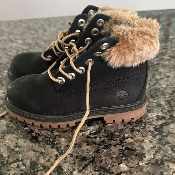 Timberland Black Boots with Tan Fur Trim EUC 10 toddler - Picture 7 of 12